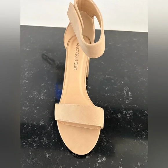 BRAND NEW Marc Republic Beige Block Heel Sandal with Ankle Strap - Picture 2 of 4